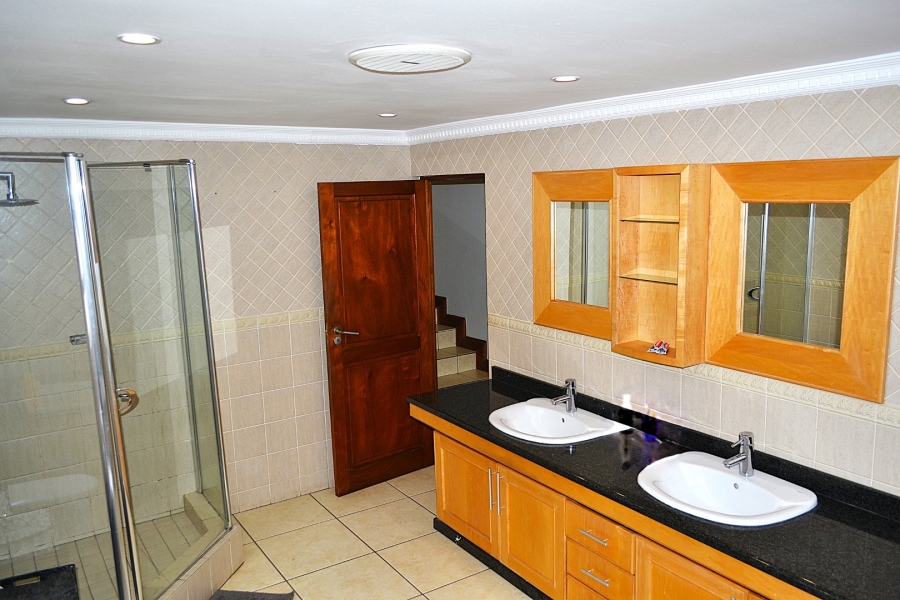 5 Bedroom Property for Sale in Hurlingham Gauteng