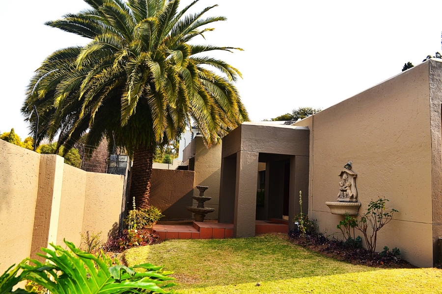 5 Bedroom Property for Sale in Hurlingham Gauteng