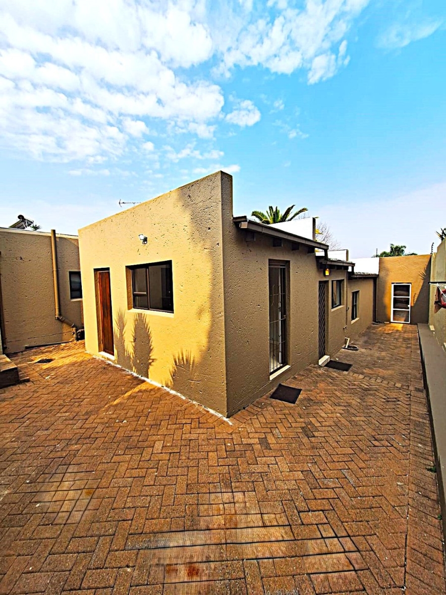 5 Bedroom Property for Sale in Hurlingham Gauteng