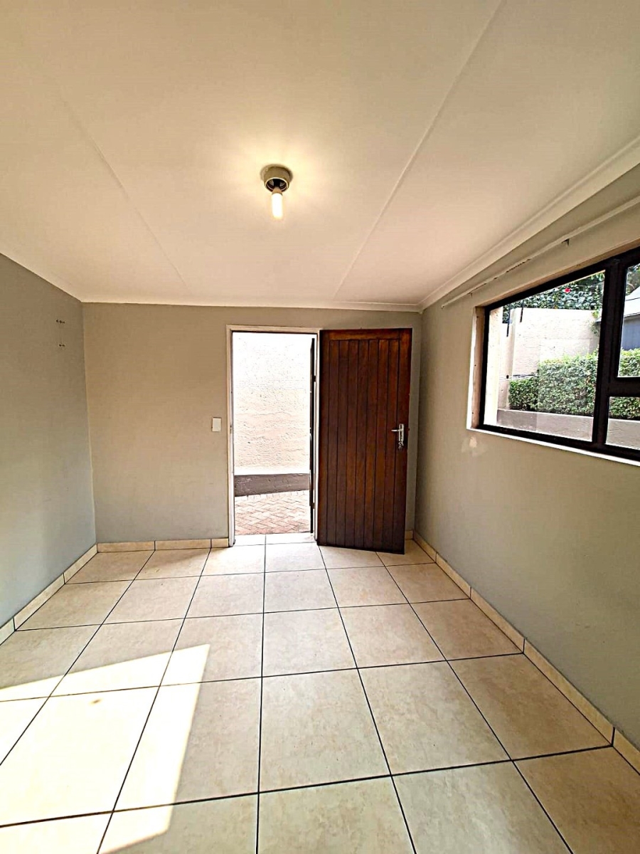 5 Bedroom Property for Sale in Hurlingham Gauteng