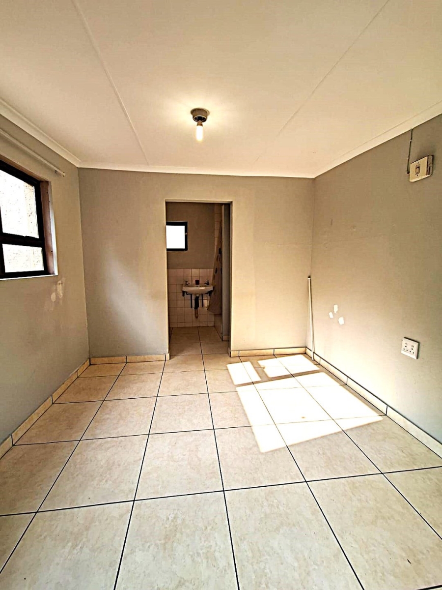 5 Bedroom Property for Sale in Hurlingham Gauteng