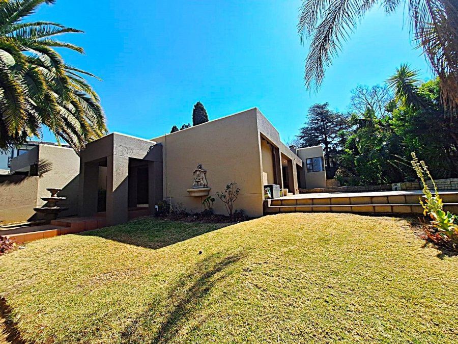 5 Bedroom Property for Sale in Hurlingham Gauteng