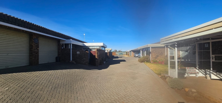 2 Bedroom Property for Sale in Norton Park Gauteng