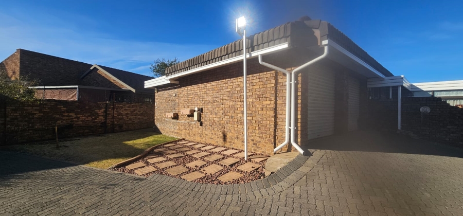 2 Bedroom Property for Sale in Norton Park Gauteng