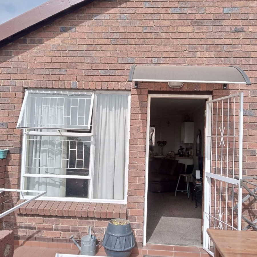 2 Bedroom Property for Sale in Wilro Park Gauteng