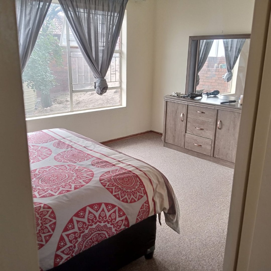 2 Bedroom Property for Sale in Wilro Park Gauteng