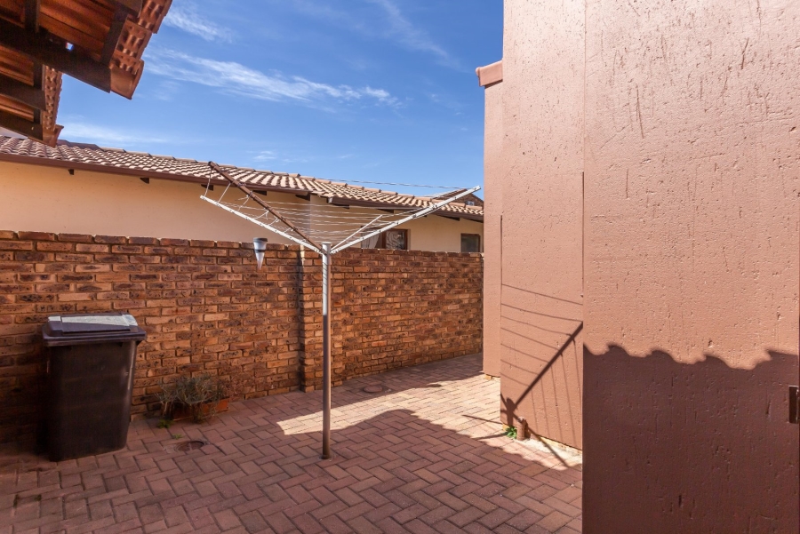 3 Bedroom Property for Sale in Bromhof Gauteng