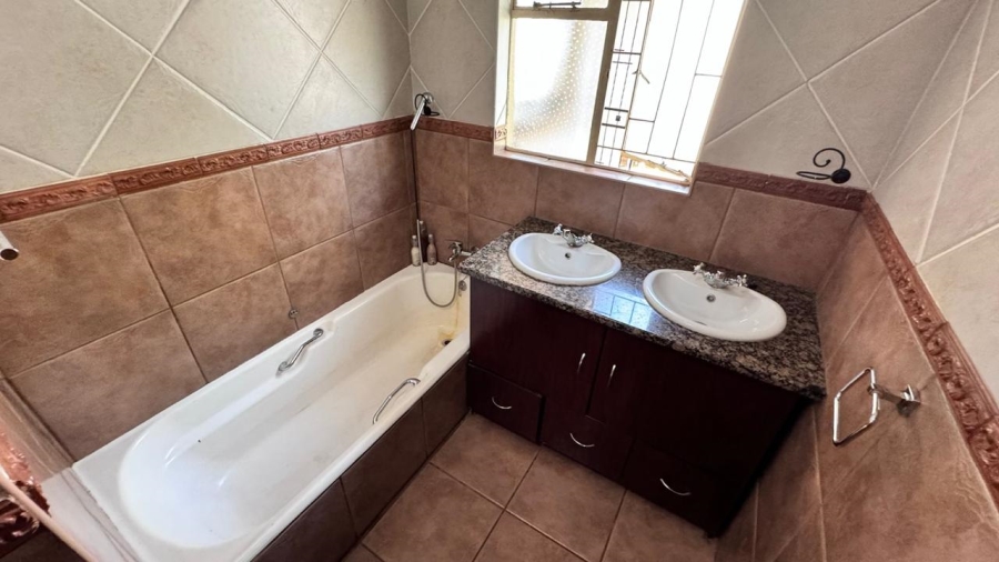 4 Bedroom Property for Sale in Lyttelton Manor Gauteng