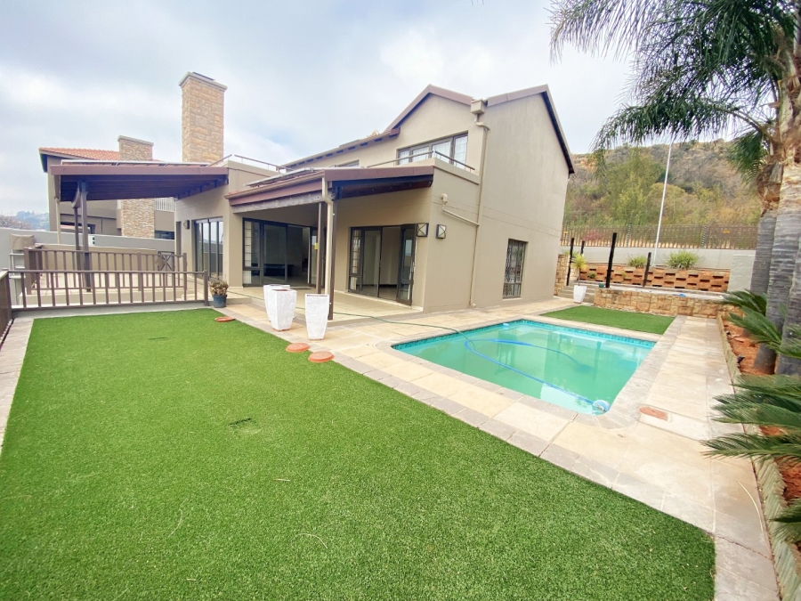 4 Bedroom Property for Sale in Roodekrans Gauteng