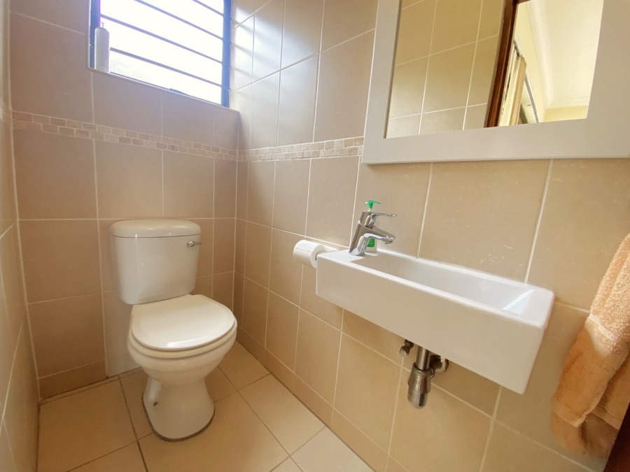 4 Bedroom Property for Sale in Roodekrans Gauteng