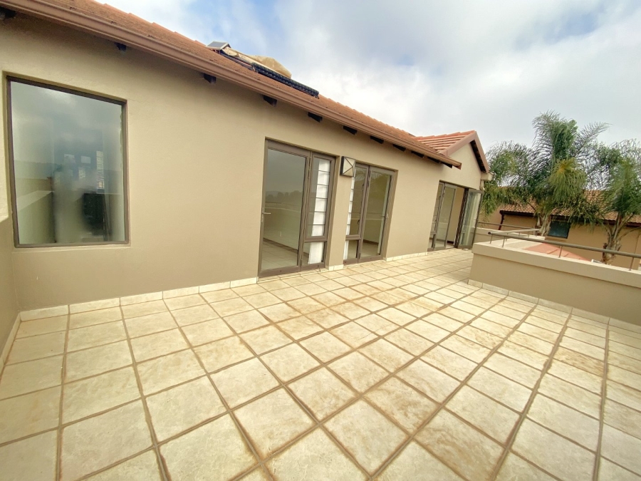 4 Bedroom Property for Sale in Roodekrans Gauteng