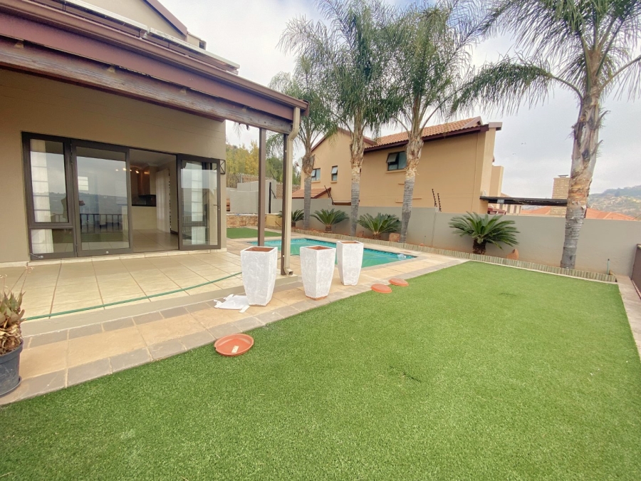 4 Bedroom Property for Sale in Roodekrans Gauteng