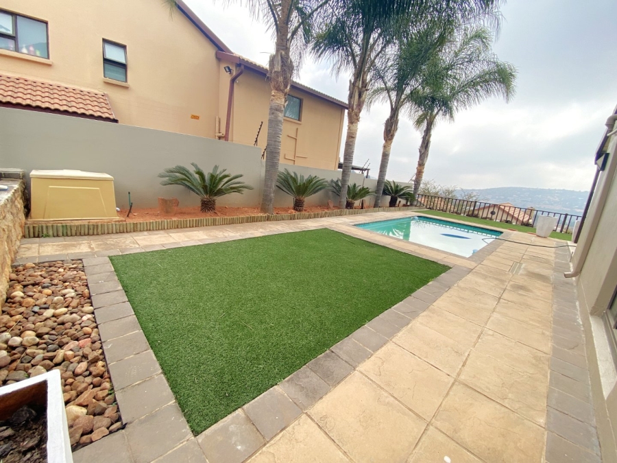 4 Bedroom Property for Sale in Roodekrans Gauteng