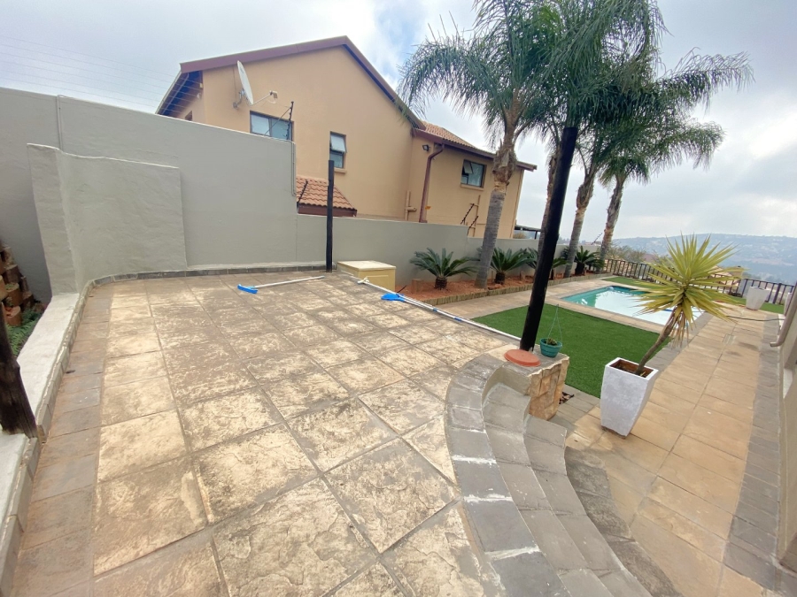 4 Bedroom Property for Sale in Roodekrans Gauteng