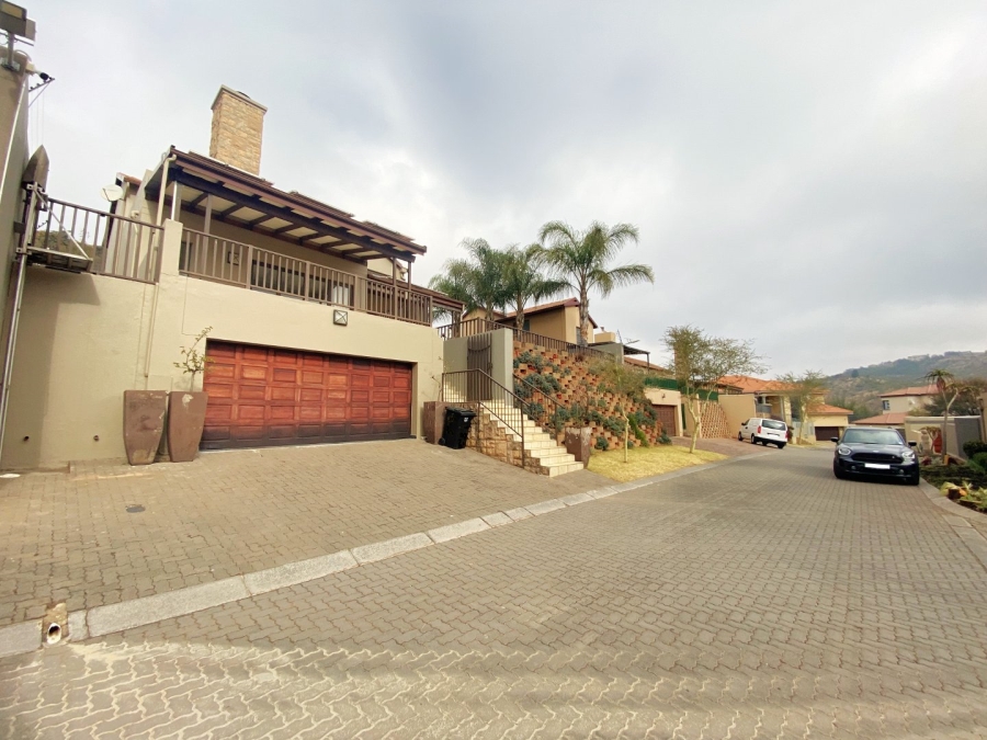 4 Bedroom Property for Sale in Roodekrans Gauteng