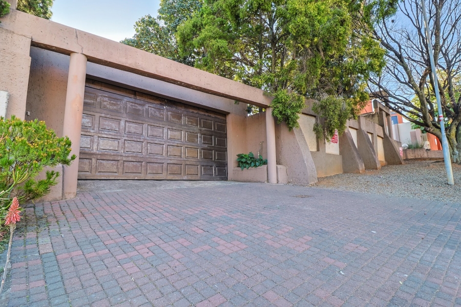 3 Bedroom Property for Sale in Mulbarton Gauteng