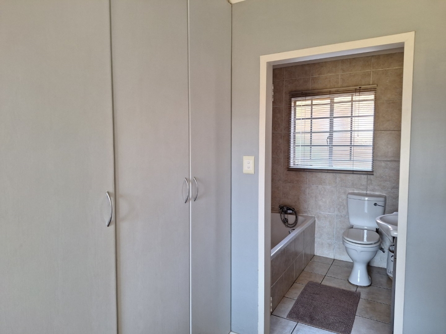 2 Bedroom Property for Sale in The Wilds Gauteng