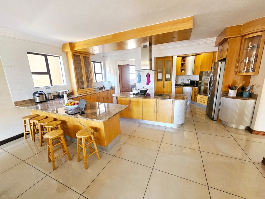 5 Bedroom Property for Sale in Zambezi Country Estate Gauteng