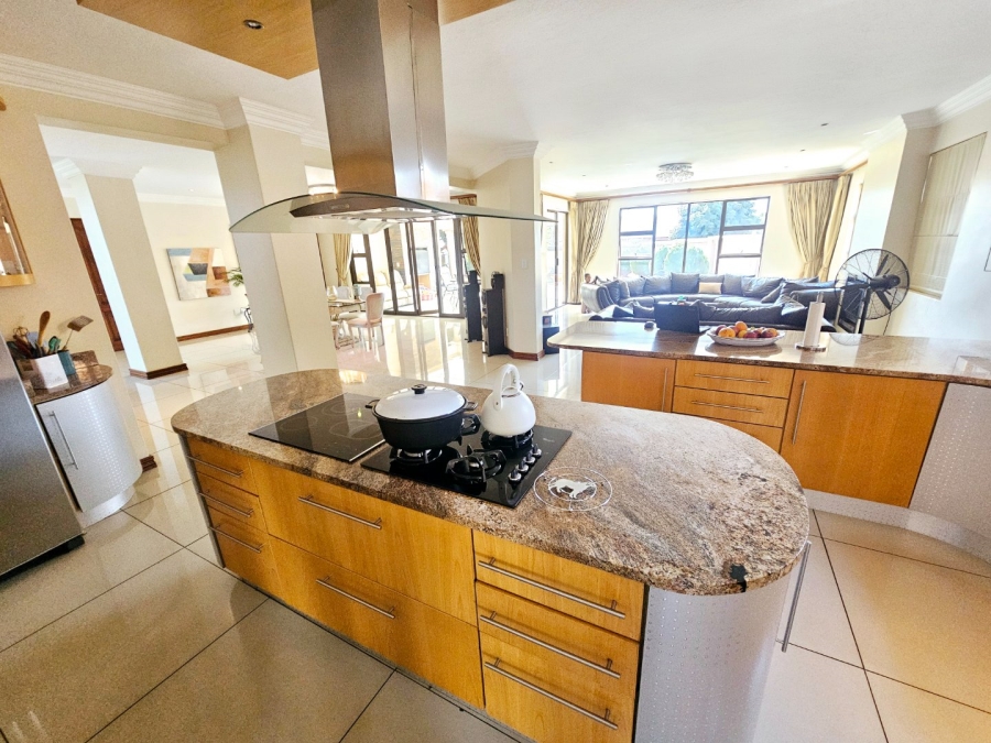 5 Bedroom Property for Sale in Zambezi Country Estate Gauteng