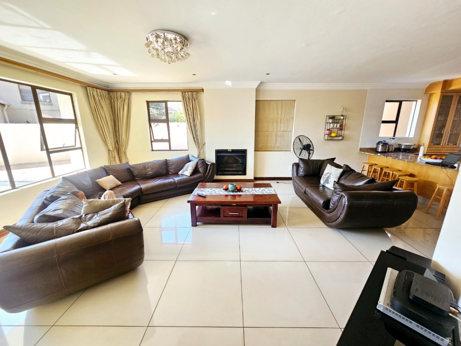 5 Bedroom Property for Sale in Zambezi Country Estate Gauteng