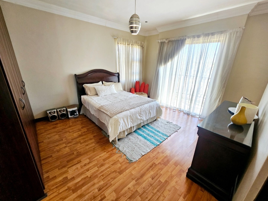 5 Bedroom Property for Sale in Zambezi Country Estate Gauteng