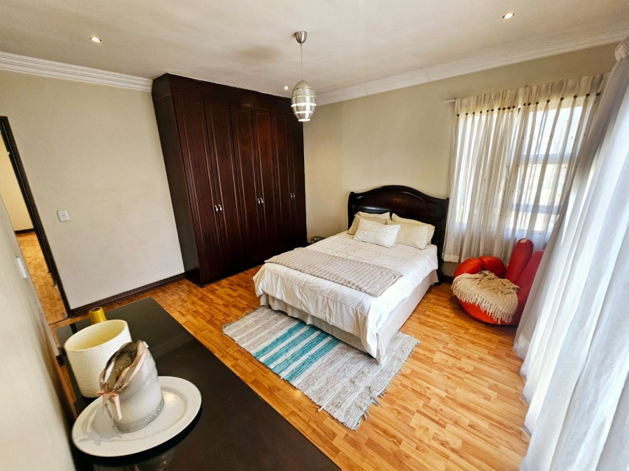 5 Bedroom Property for Sale in Zambezi Country Estate Gauteng