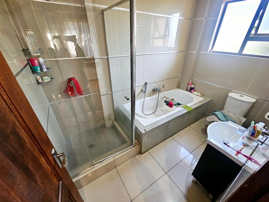 5 Bedroom Property for Sale in Zambezi Country Estate Gauteng