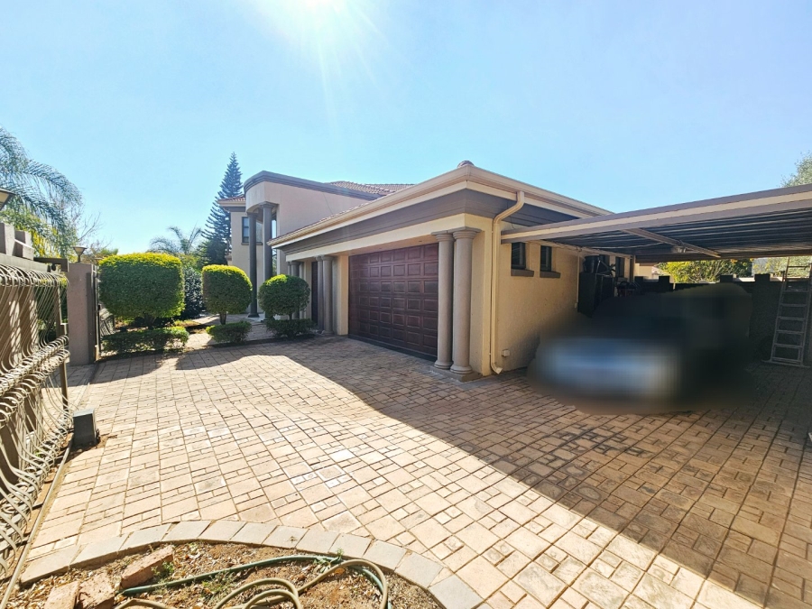 5 Bedroom Property for Sale in Zambezi Country Estate Gauteng