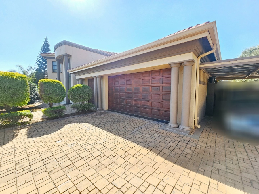 5 Bedroom Property for Sale in Zambezi Country Estate Gauteng