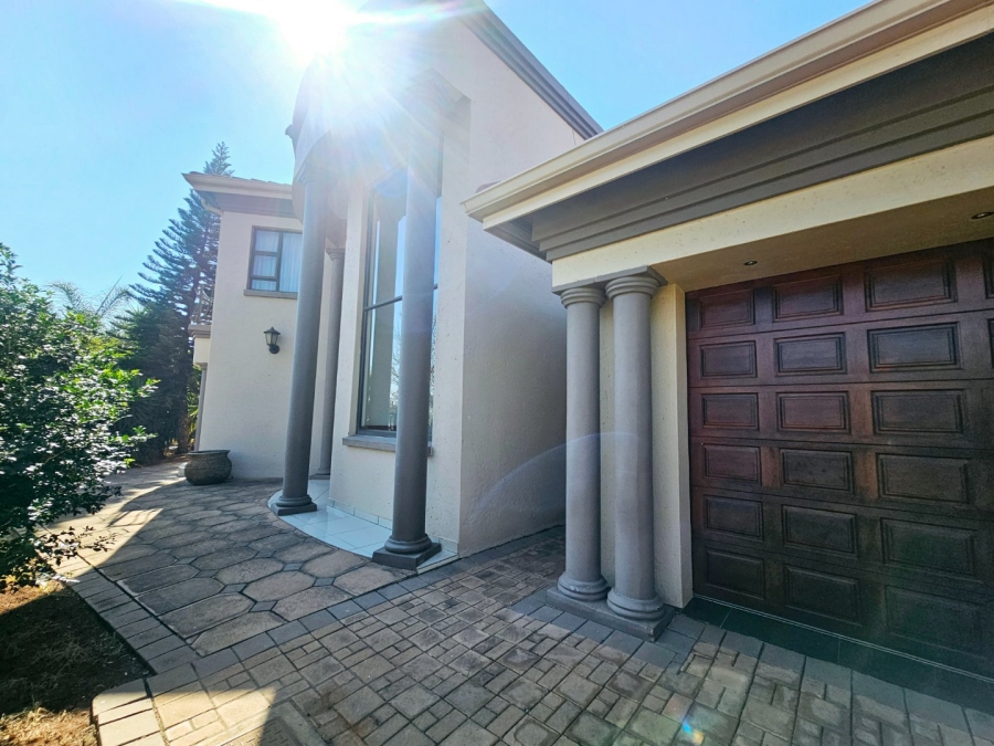 5 Bedroom Property for Sale in Zambezi Country Estate Gauteng