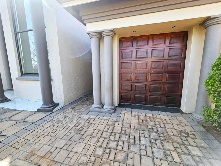 5 Bedroom Property for Sale in Zambezi Country Estate Gauteng