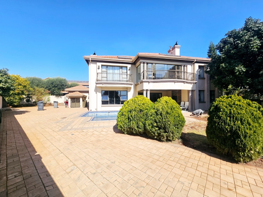 5 Bedroom Property for Sale in Zambezi Country Estate Gauteng