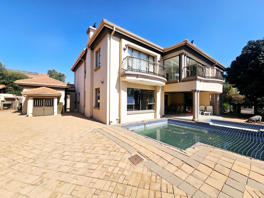 5 Bedroom Property for Sale in Zambezi Country Estate Gauteng