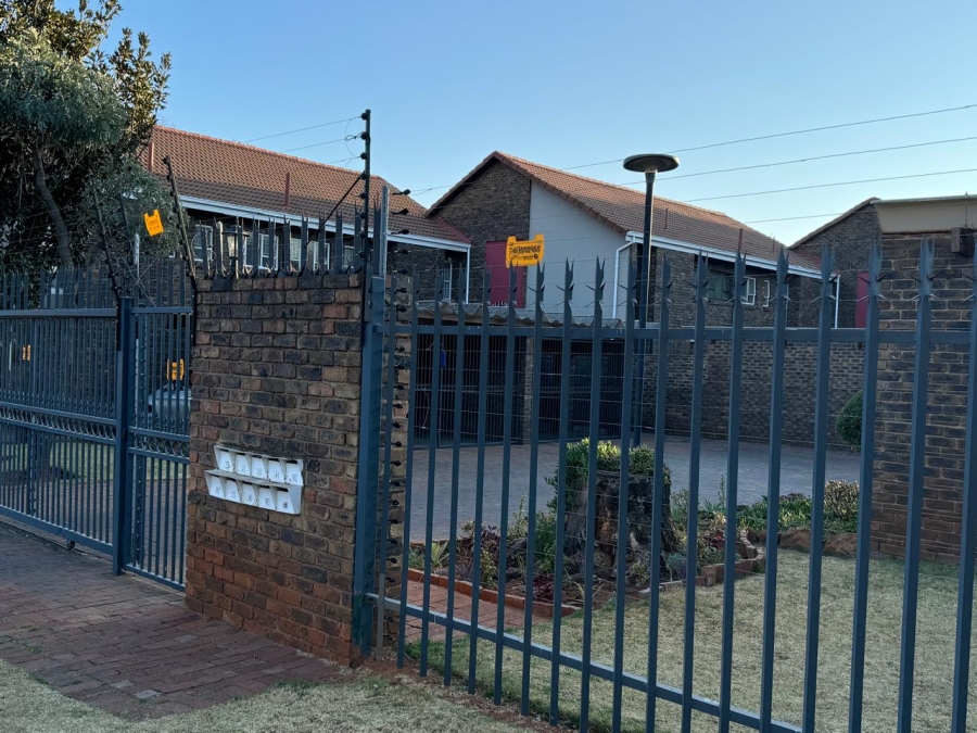 3 Bedroom Property for Sale in Birchleigh North Gauteng