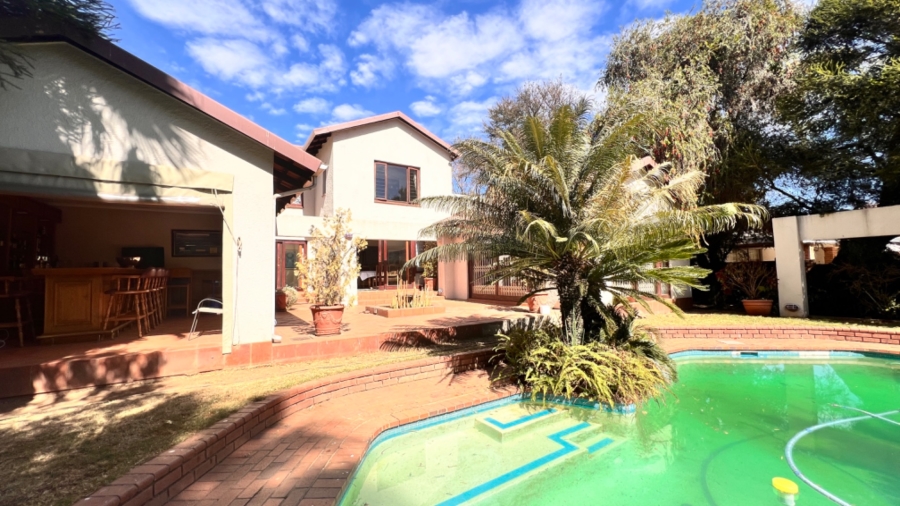 4 Bedroom Property for Sale in Lonehill Gauteng