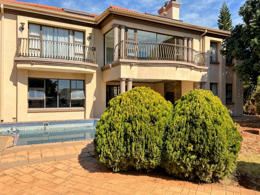 5 Bedroom Property for Sale in Zambezi Country Estate Gauteng