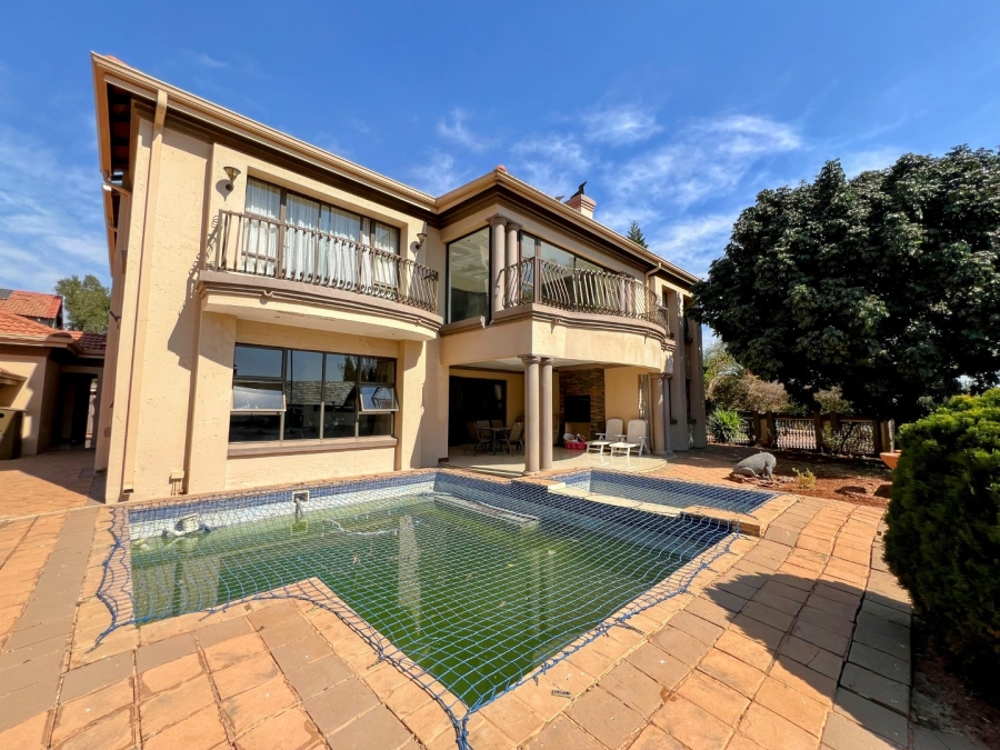 5 Bedroom Property for Sale in Zambezi Country Estate Gauteng