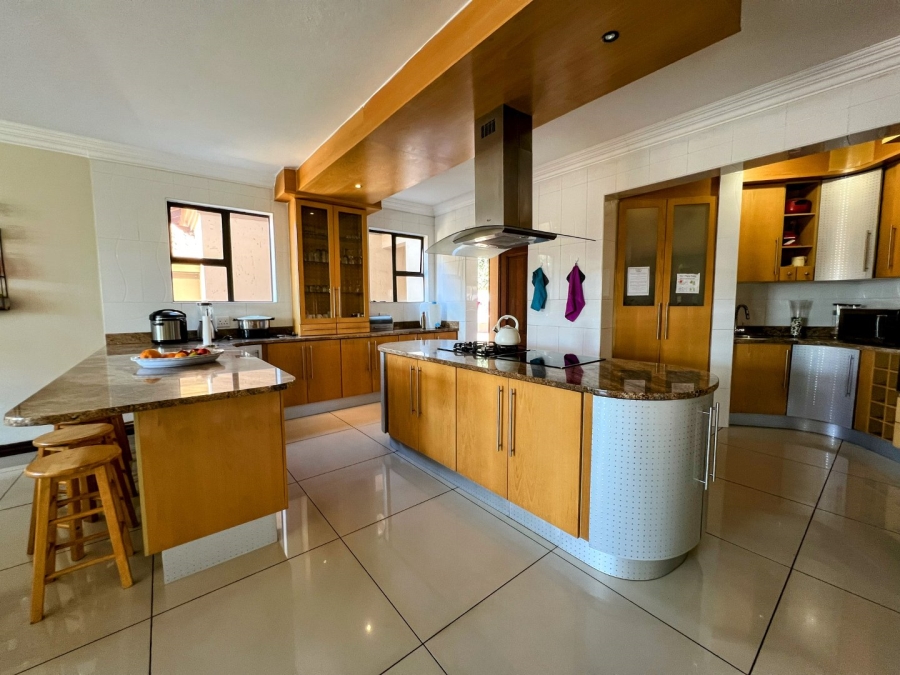 5 Bedroom Property for Sale in Zambezi Country Estate Gauteng