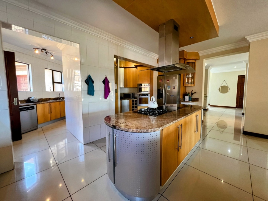 5 Bedroom Property for Sale in Zambezi Country Estate Gauteng