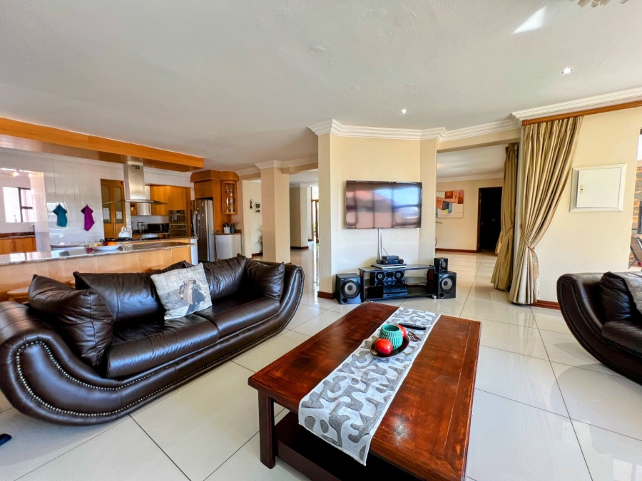 5 Bedroom Property for Sale in Zambezi Country Estate Gauteng