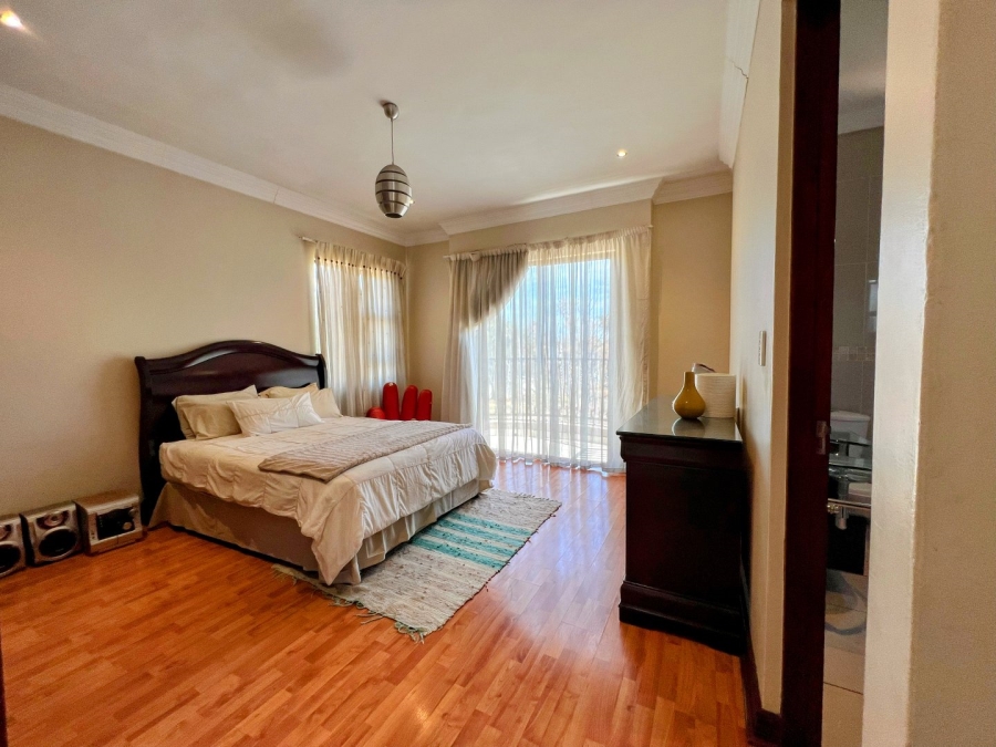 5 Bedroom Property for Sale in Zambezi Country Estate Gauteng