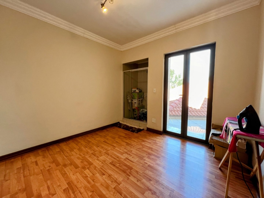 5 Bedroom Property for Sale in Zambezi Country Estate Gauteng