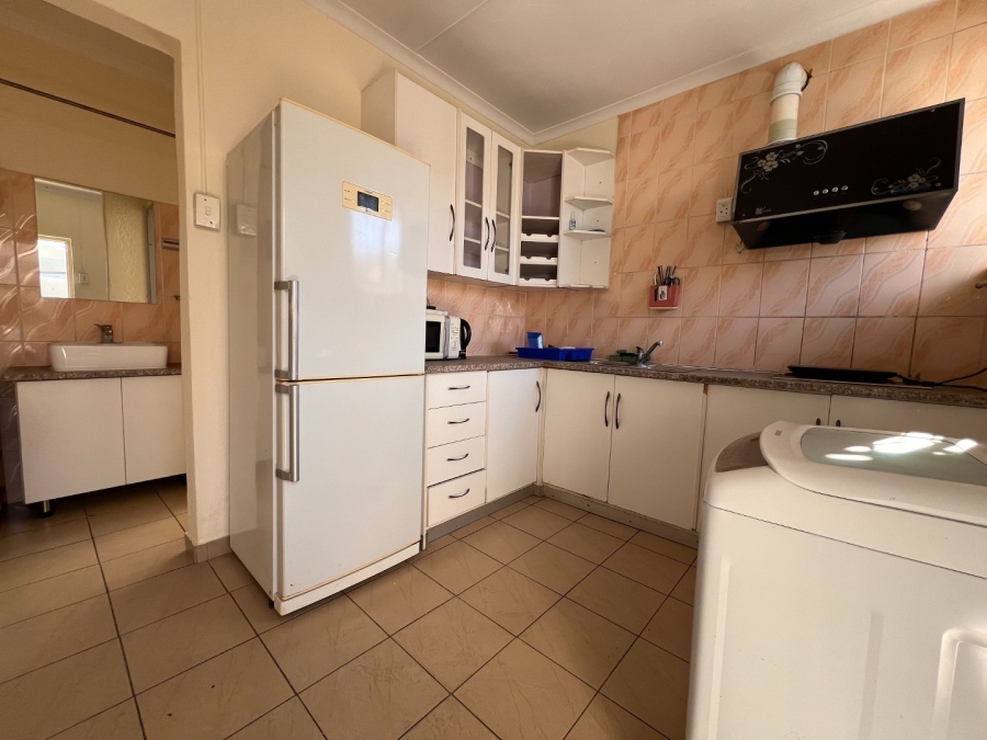 To Let 5 Bedroom Property for Rent in Edenvale Central Gauteng