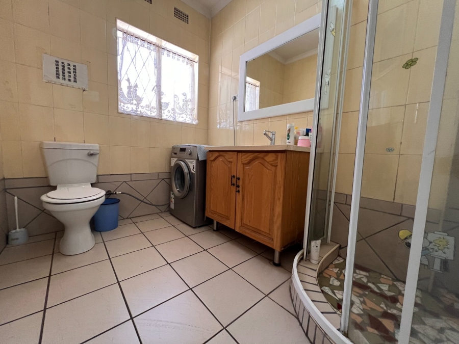 To Let 5 Bedroom Property for Rent in Edenvale Central Gauteng