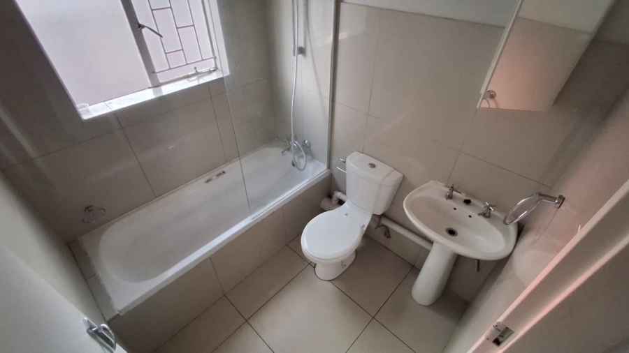 2 Bedroom Property for Sale in Doornpoort AH Gauteng