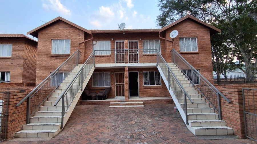 2 Bedroom Property for Sale in Doornpoort AH Gauteng