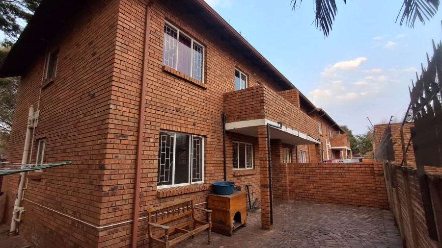 2 Bedroom Property for Sale in Doornpoort AH Gauteng