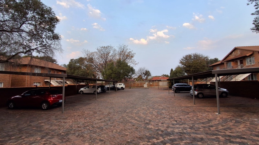 2 Bedroom Property for Sale in Doornpoort AH Gauteng