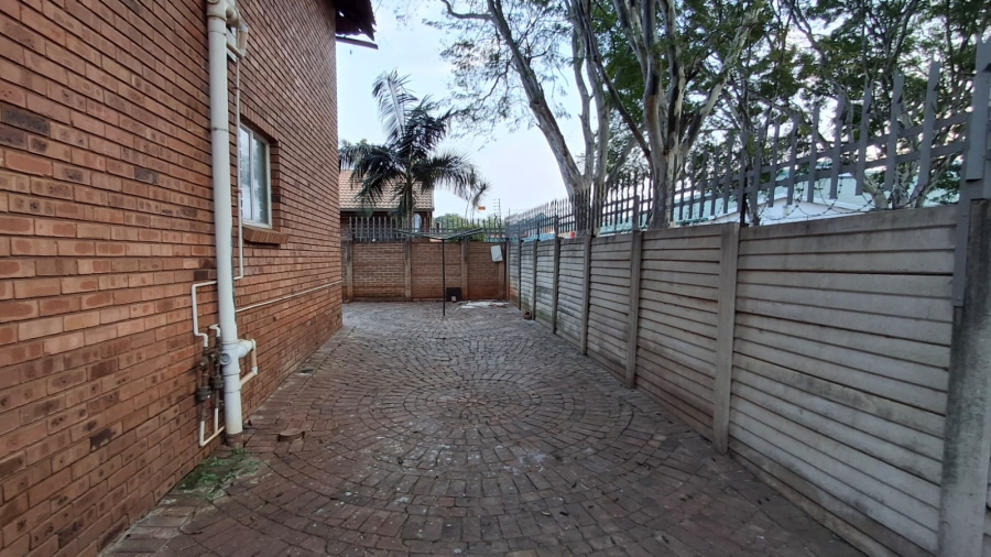 2 Bedroom Property for Sale in Doornpoort AH Gauteng