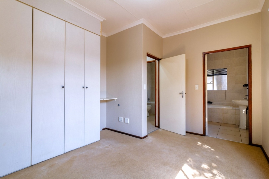 2 Bedroom Property for Sale in North Riding Gauteng